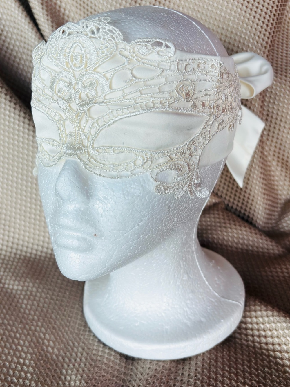 NWOT - Embroidered Burlesque Face Mask in Sain Ribbon Tie